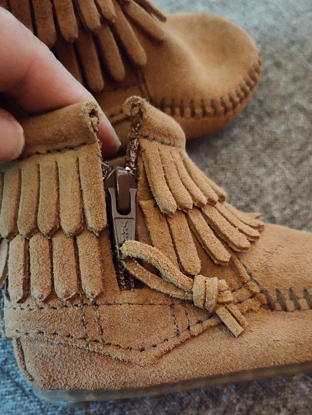 Minnetonka Leather Size 5 Tan Suede Fringe Moccasins with Side Zip - Picture 3 of 5